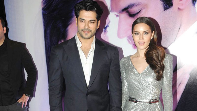 Burak Özçivit, eşi Fahriye Evcen'le 13 bin km uzağa uçtu.
