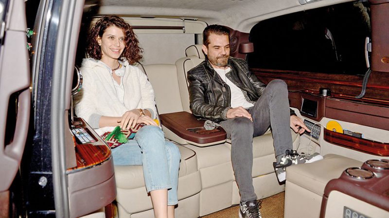 Kenan Doğulu ve Beren Saat çifti, önceki akşam dostlarıyla buluştukları