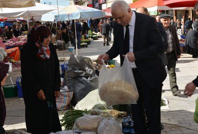 Tatlıoğlu 700 yıllık pazarı gezdi