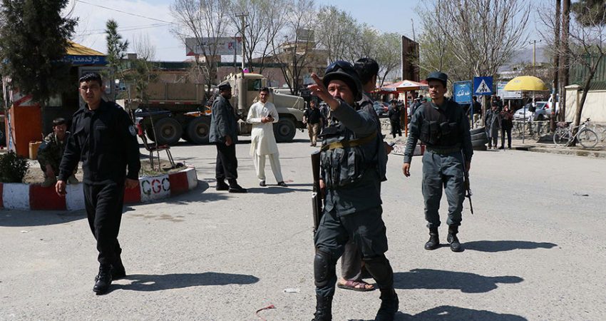 Afganistan'ın başkenti Kabil'de düzenlenen intihar saldırısında 29 kişinin hayatını kaybettiği