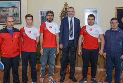 Karacabey Belediyesi’nden güreş takımına tam destek