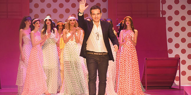 Güzellerin renklerle dansı