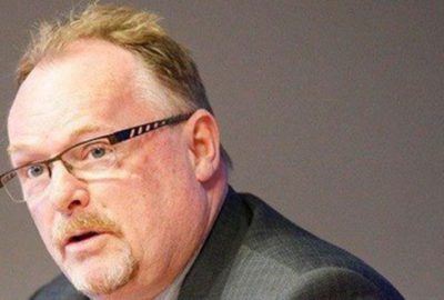 Sığınmacıya yumruk atan siyasetçi bakan oldu