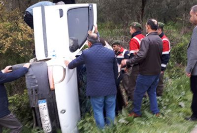 Bursa’da trafik kazası: Araç yan yattı