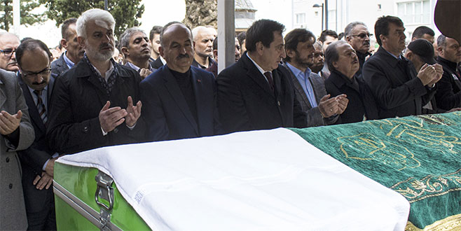 Bennur Karaburun’un babası son yolculuğuna uğurlandı