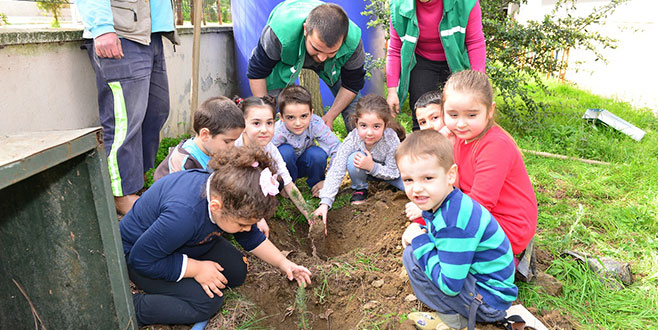 Yıldırımlı çocuklardan bin fidan