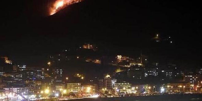 Giresun’da devrilen elektrik direği yangın çıkardı