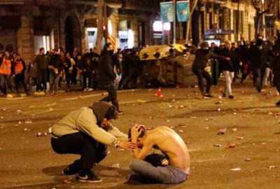 Katalonya’da göstericiler polisle çatıştı: 52 yaralı