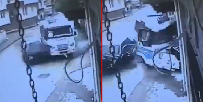 Bursa’da yolcu minibüsü otomobile çarptı: İşte o anlar…