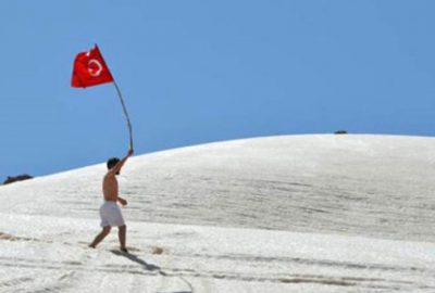 Reklam için soyundular!