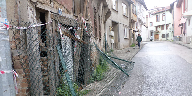 Mahallelinin metruk bina tedirginliği