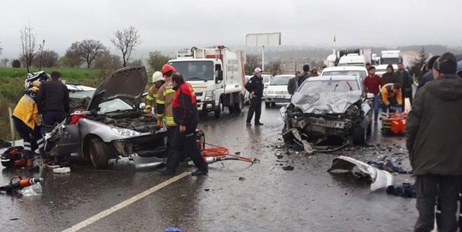 Bursa plakalı aracın karıştığı zincirleme kazada ölü ve yaralılar var!
