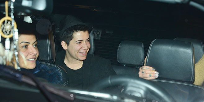 Yeni abisiyle gecelerde