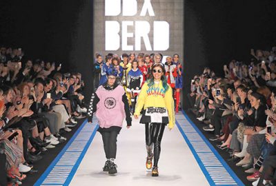 Anne-kızdan sıradışı defile