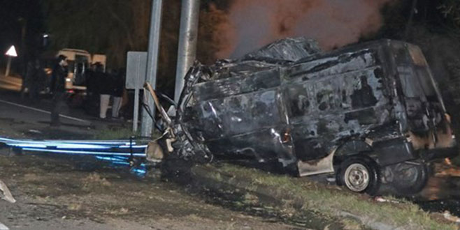 Kaçak göçmenleri taşıyan minibüs kaza yaptı: 17 ölü, 36 yaralı