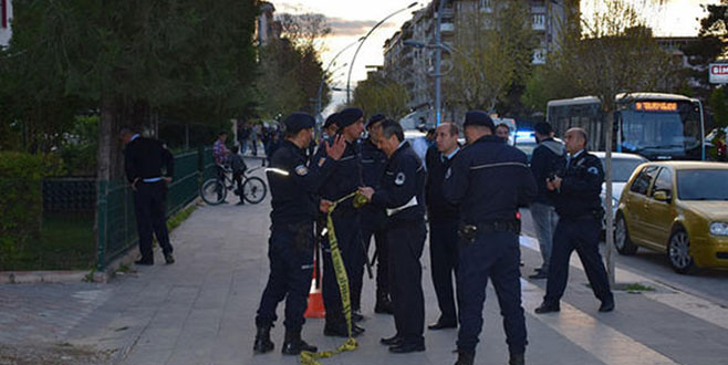Baba dehşeti: Kızına ve 2 arkadaşına kurşun yağdırdı