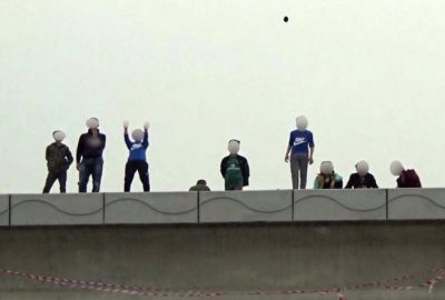 Çocukların ölüm oyunu kameralara yansıdı