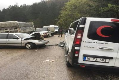 Hasta nakil aracı kaza yaptı: 3 yaralı