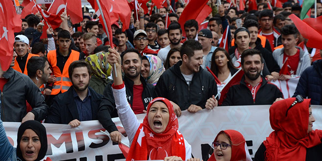 ‘Türklere sınırdışı’