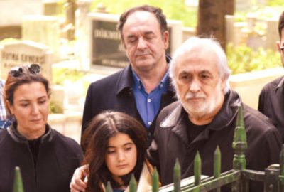 Arkadaşının mezarı başında vasiyetini açıkladı