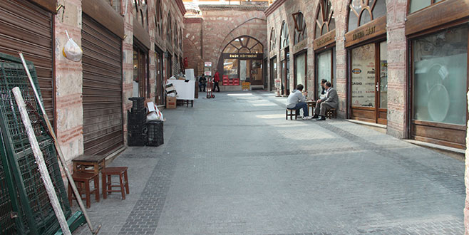 Kapattığı yolu ‘şimdilik’ açtı