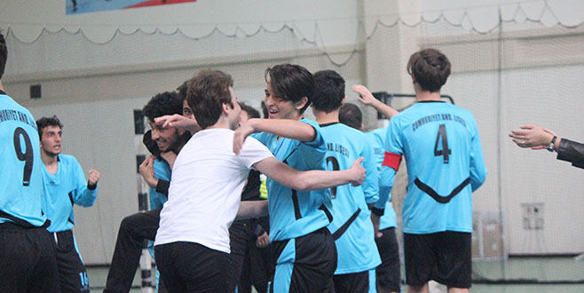 Cumhuriyet bileti kaptı 3-2