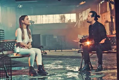 Kızıyla klip çekti