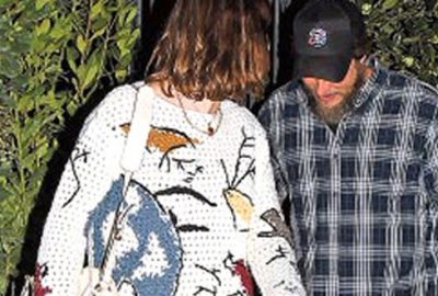 Boşanma arefesindeki Türk oyuncu dünyaca ünlü isim ile yakalandı