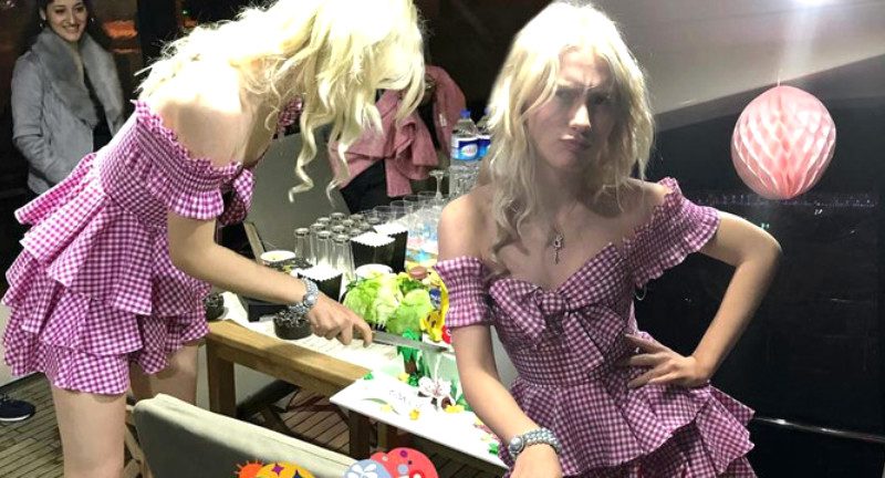 Aleyna Tilki, önceki gün Çengelköy'de bulunan bir mekanda sevgilisi Emrah