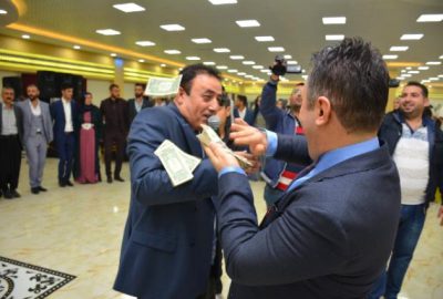 Mahmut Tuncer’le eğlendiler! Aşiret düğününde dolarlar havada uçuştu