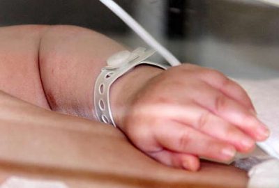 Kazada ölen çiftin bebekleri 4 yıl sonra doğdu