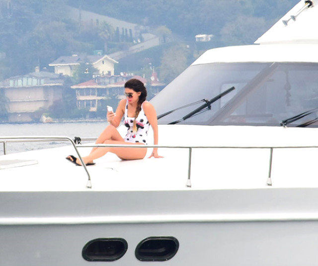 Ünlü şarkıcı deniz sezonunu açtı!