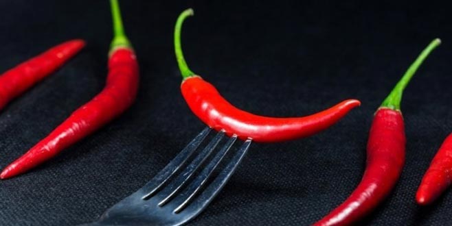 Bu biberi yiyen hastanelik oluyor