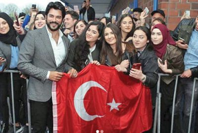 Türk bayraklı karşılama