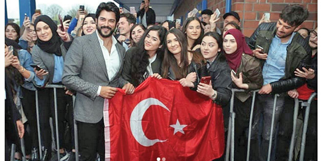 Türk bayraklı karşılama