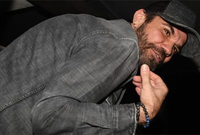 Fizik tedavi görüyor