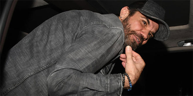 Fizik tedavi görüyor