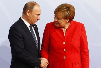Putin Merkel ile Suriye’yi görüştü