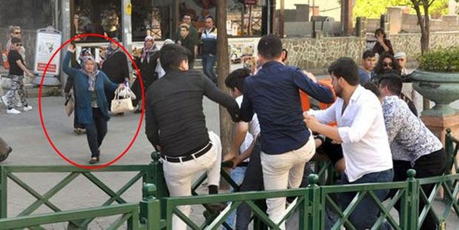 Şehir zorbalarının kavgasını kadınlar ayırdı