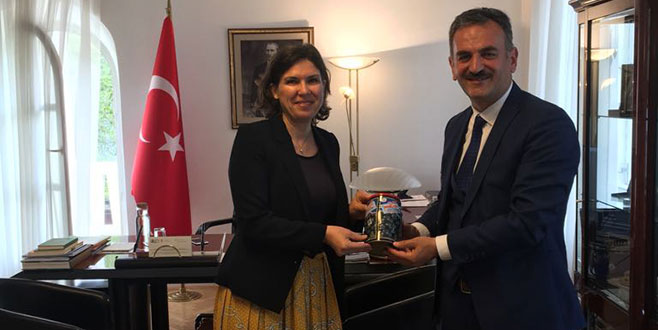 Yılmaz Slovenya’da Gemlik zeytinini tanıttı Yılmaz Slovenya’da Gemlik zeytinini tanıttı