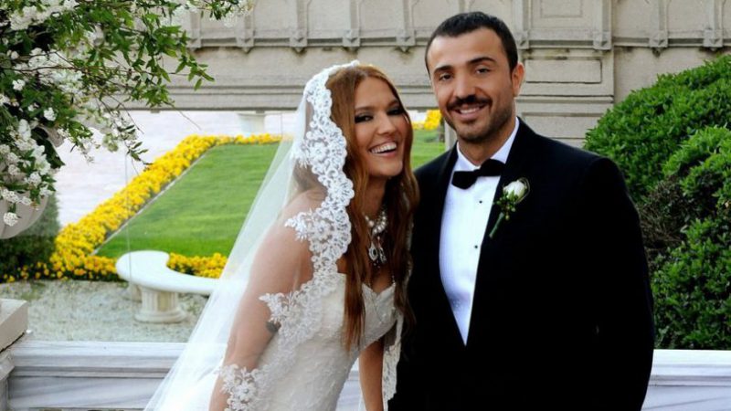Şarkıcı Demet Akalın, eşi Okan Kurt'u evliliğe nasıl ikna ettiğini
