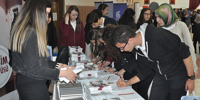 Üniversite ve meslek tanıtım fuarı açıldı