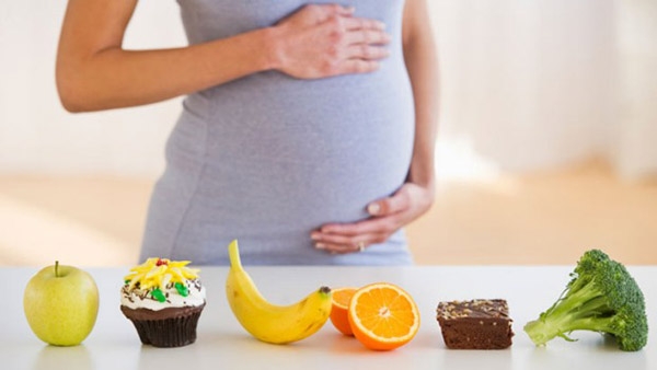 Şekerli içecekler hamileliği engelliyor