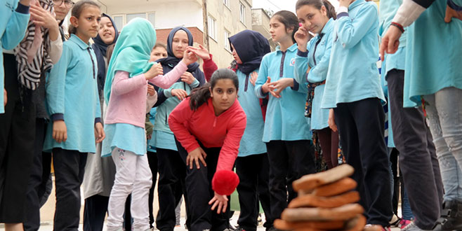 Öğrenciler geleneksel oyunlarla buluşuyor