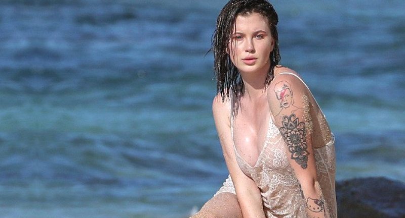 Dünya çapında tanınan iki ünlü oyuncunun kızı Ireland Baldwin'in sosyal