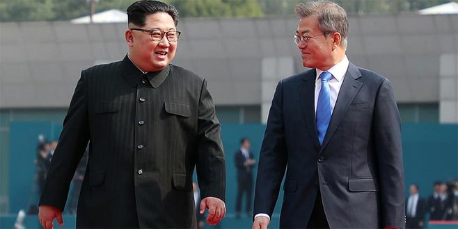 Tarihi zirve! Kuzey Kore ve Güney Kore liderleri bir araya geldi