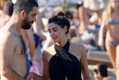 Baba olacağını öğrenince kendini ödüllendirdi!