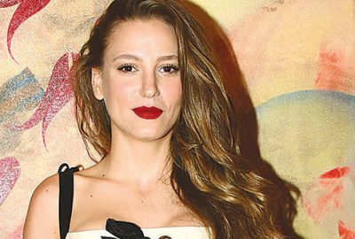 Podyuma çıksam yürüyemem