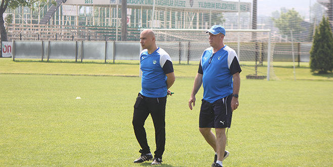 Gömleğin ilk düğmesi yanlış iliklenmiş!