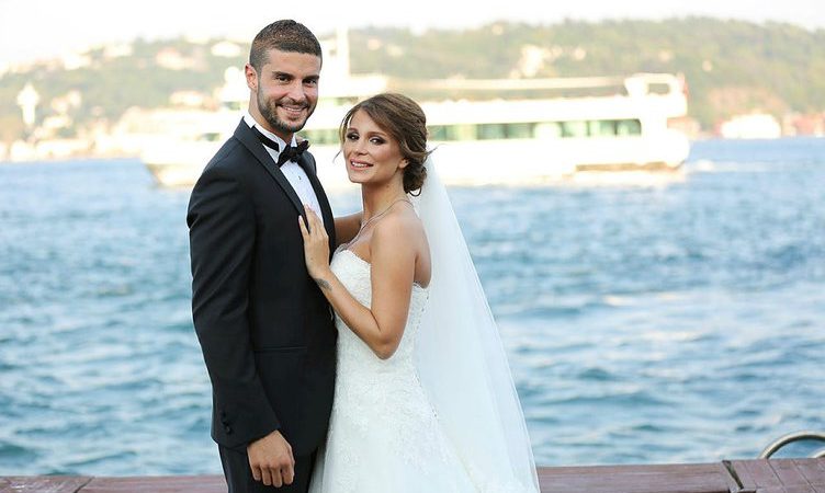 Ünlü oyuncu Berk Yılmaz'ın eşi Merve Şarapçıoğlu'nun Instagram hesabı yeniden